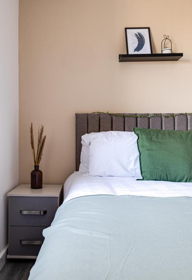 Top Floor Apartment With Private Balcony In Stockport Centre By Hass Haus Kültér fotó