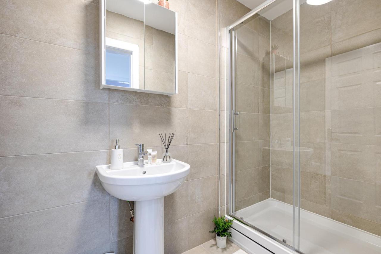 Top Floor Apartment With Private Balcony In Stockport Centre By Hass Haus Kültér fotó
