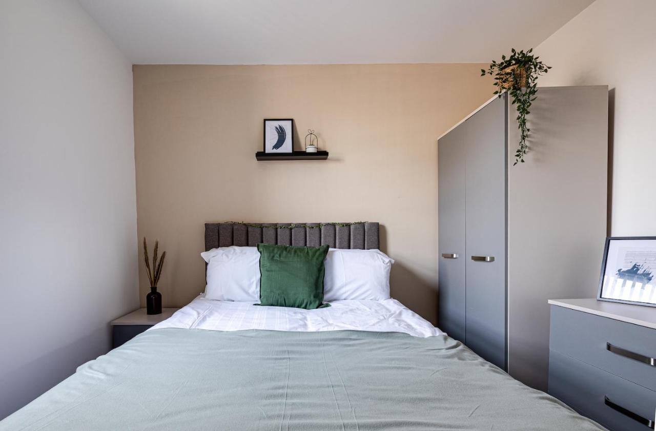 Top Floor Apartment With Private Balcony In Stockport Centre By Hass Haus Kültér fotó