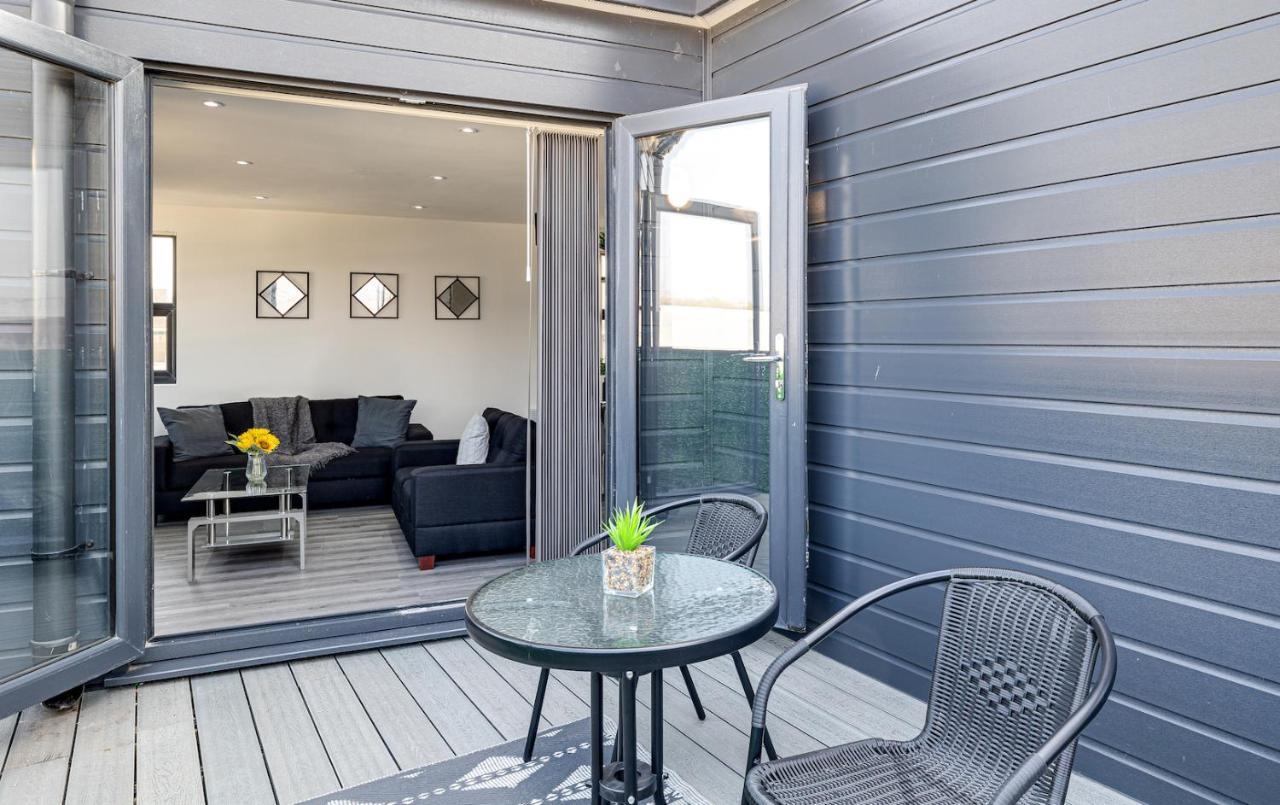 Top Floor Apartment With Private Balcony In Stockport Centre By Hass Haus Kültér fotó